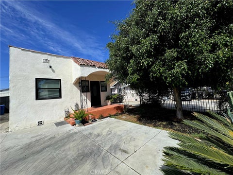 Photo of 123 E 108th ST, Los Angeles, CA 90061 (MLS # CV26195512)