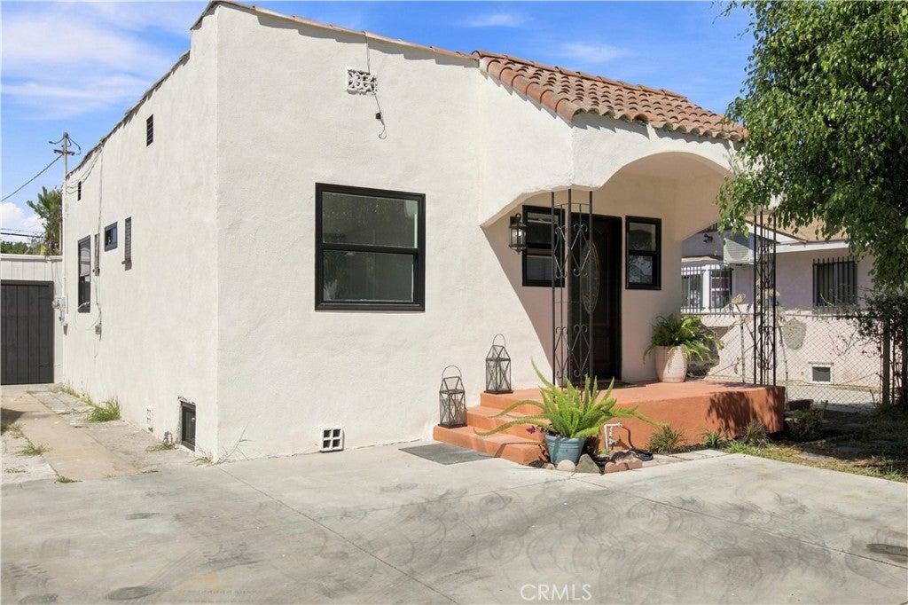 Photo of 123 E 108th ST, Los Angeles, CA 90061 (MLS # CV26195512)