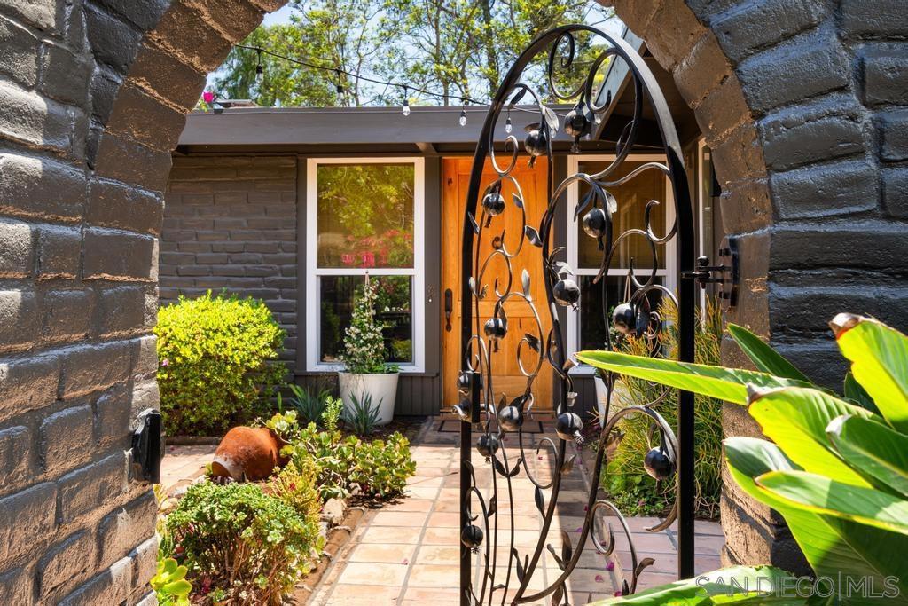 16851 Orchard Bend