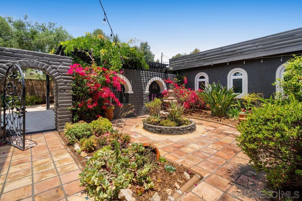 16851 Orchard Bend