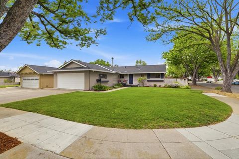 Photo of 1544 Willowgate Drive, San Jose, CA 95118 (MLS # ML82041275)