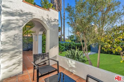 Photo of 1006 N Crescent Heights Boulevard, West Hollywood, CA 90046 (MLS # 25624775)