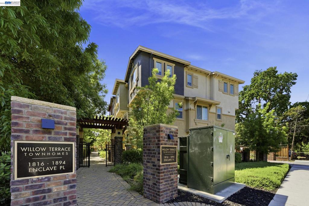 1820 Enclave Pl