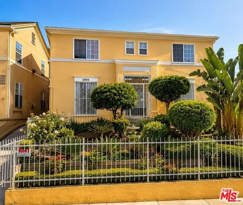 Photo of 2810 Francis Avenue #2810, Los Angeles, CA 90005 (MLS # 26863399)