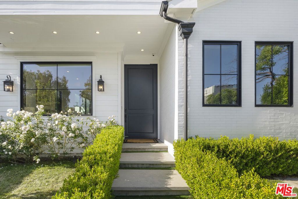 Photo of 6429 Colgate Avenue, Los Angeles, CA 90048 (MLS # 25614215)