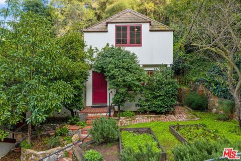 Photo of 2030 Oakstone Way, Los Angeles, CA 90046 (MLS # 25624911)