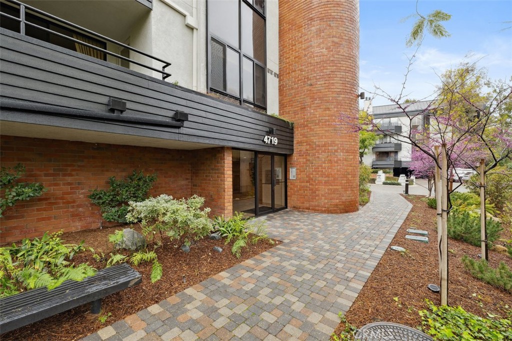 Properties 1 4719 Park Encino Lane 132