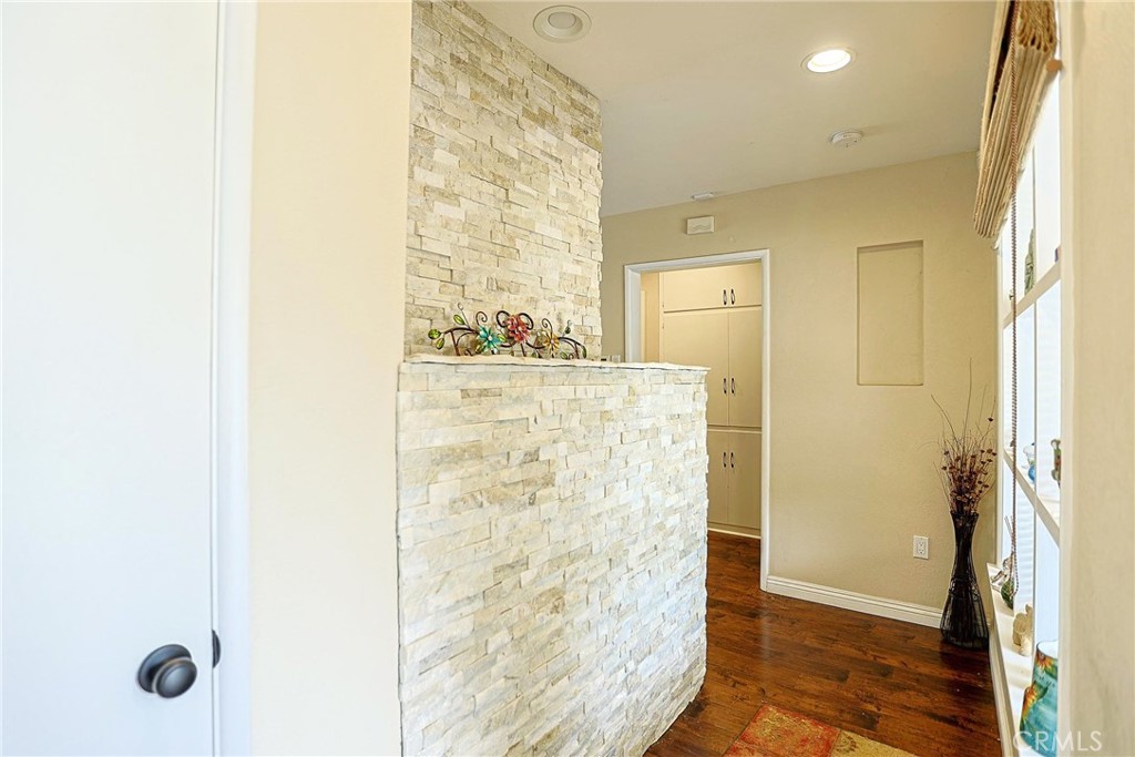 5621 Fallsgrove