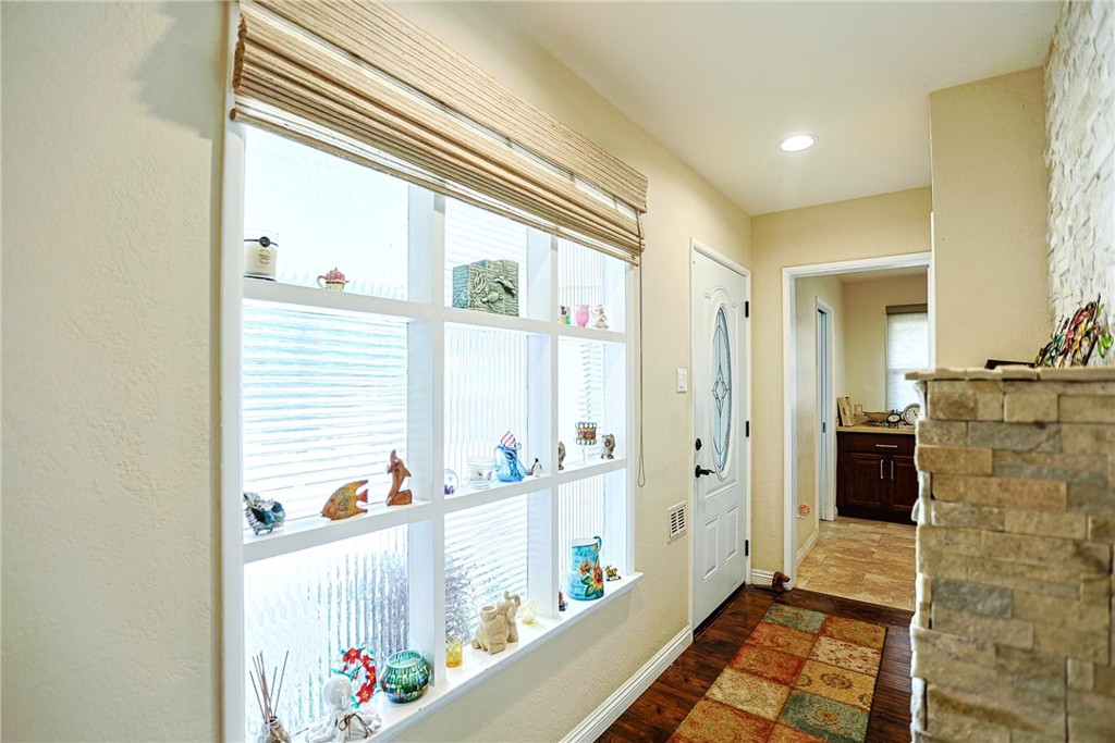 5621 Fallsgrove