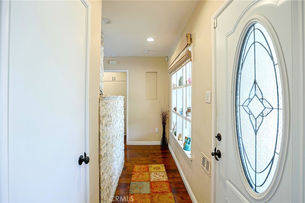 5621 Fallsgrove