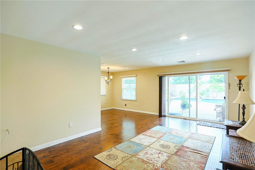 5621 Fallsgrove