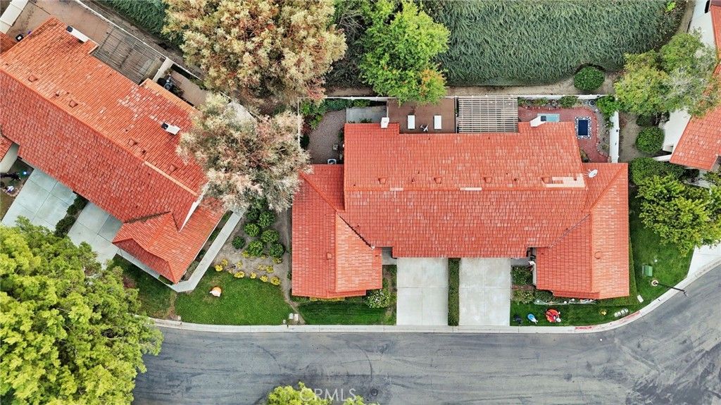 Photo of 20065 Avenue Of The Oaks, Newhall, CA 91321 (MLS # SR25240592)