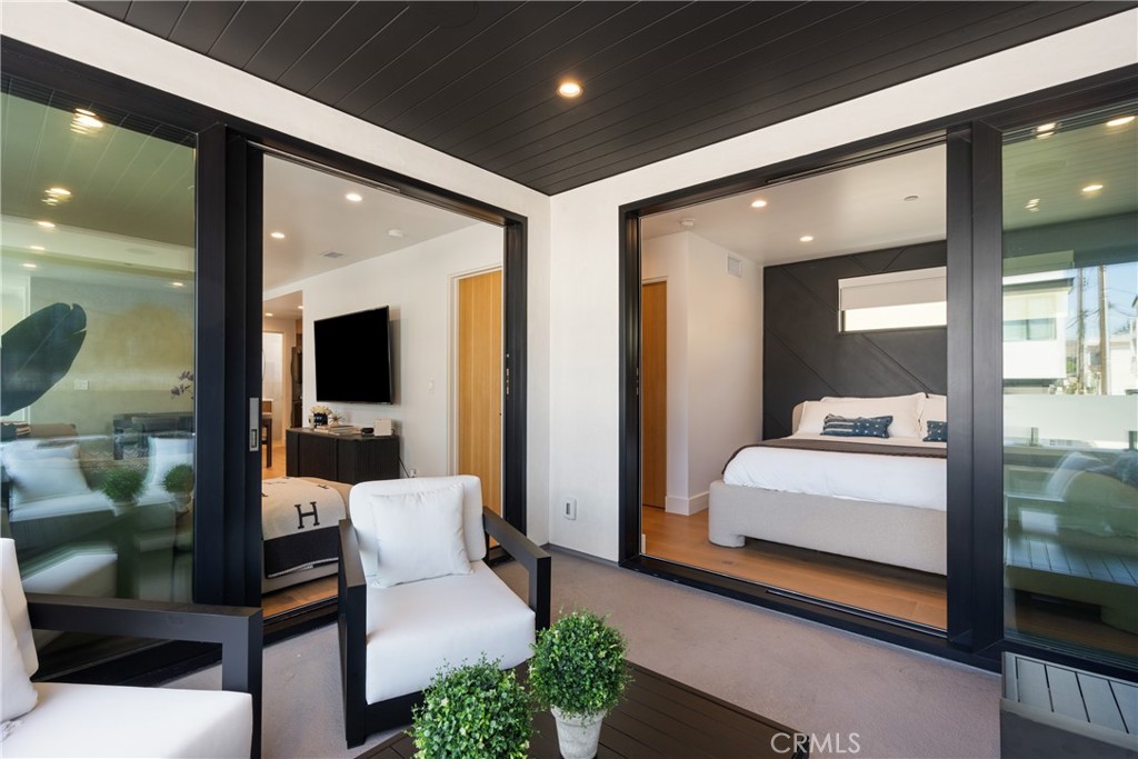 Corona del Mar North of PCH (CNHW) - Residential