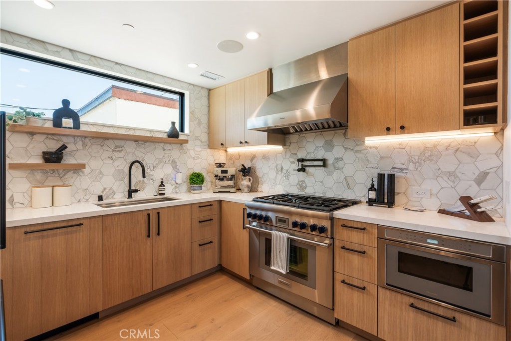 Corona del Mar North of PCH (CNHW) - Residential