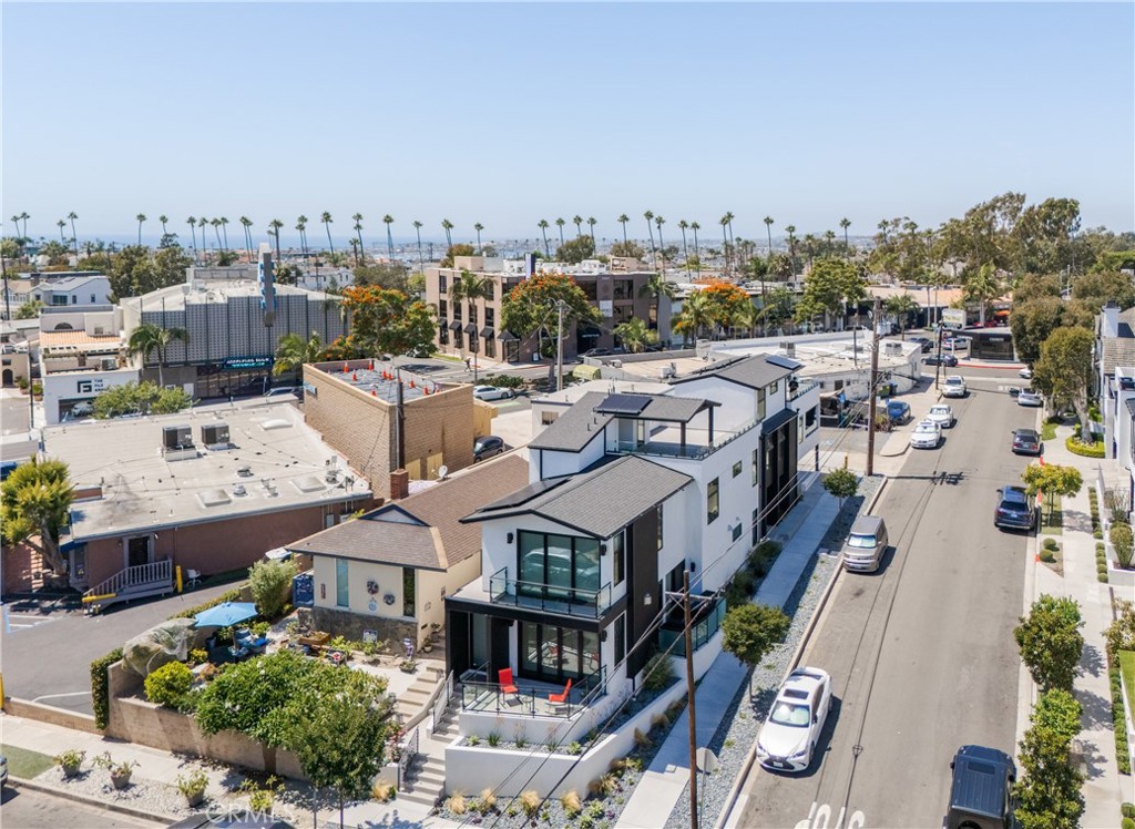 Corona del Mar North of PCH (CNHW) - Residential