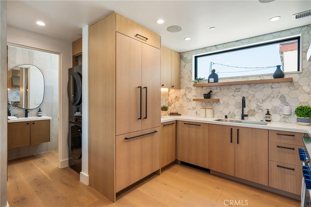 Corona del Mar North of PCH (CNHW) - Residential