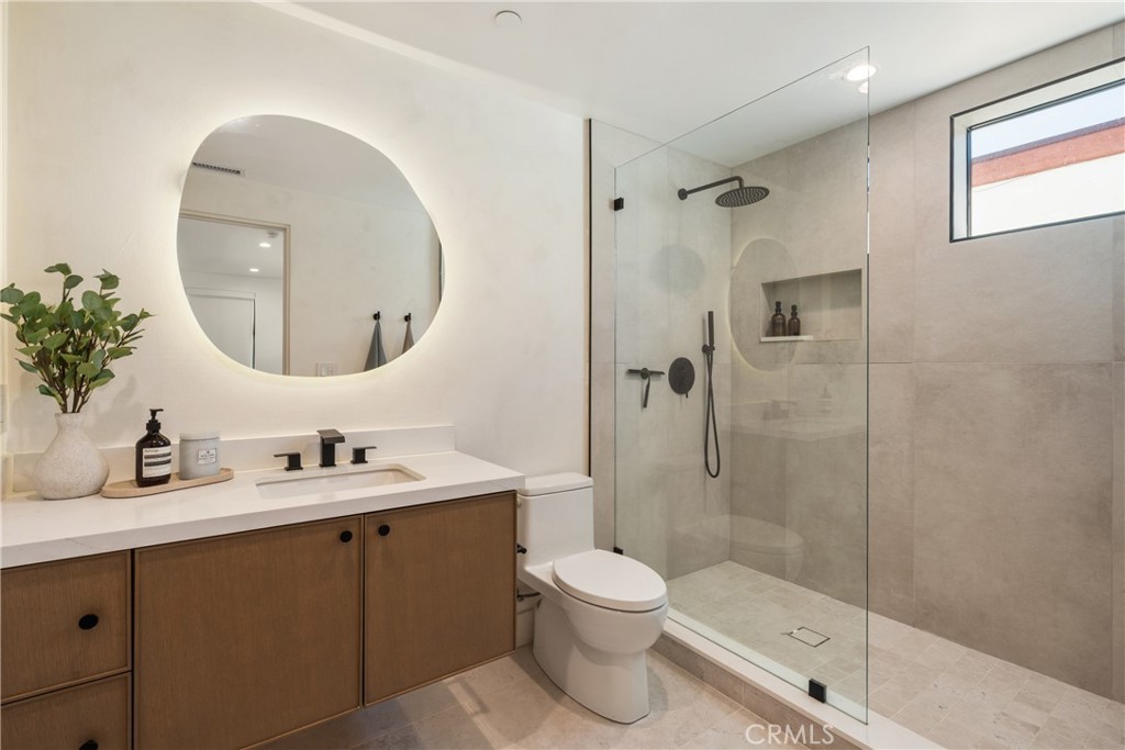 Corona del Mar North of PCH (CNHW) - Residential