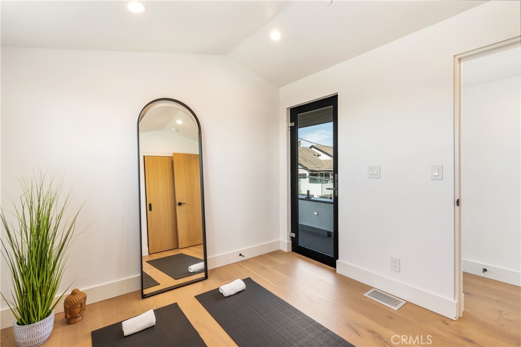 Corona del Mar North of PCH (CNHW) - Residential