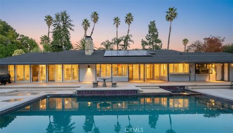 Photo of 2110 Hathaway Pl, Riverside, CA 92506 (MLS # IV25275702)