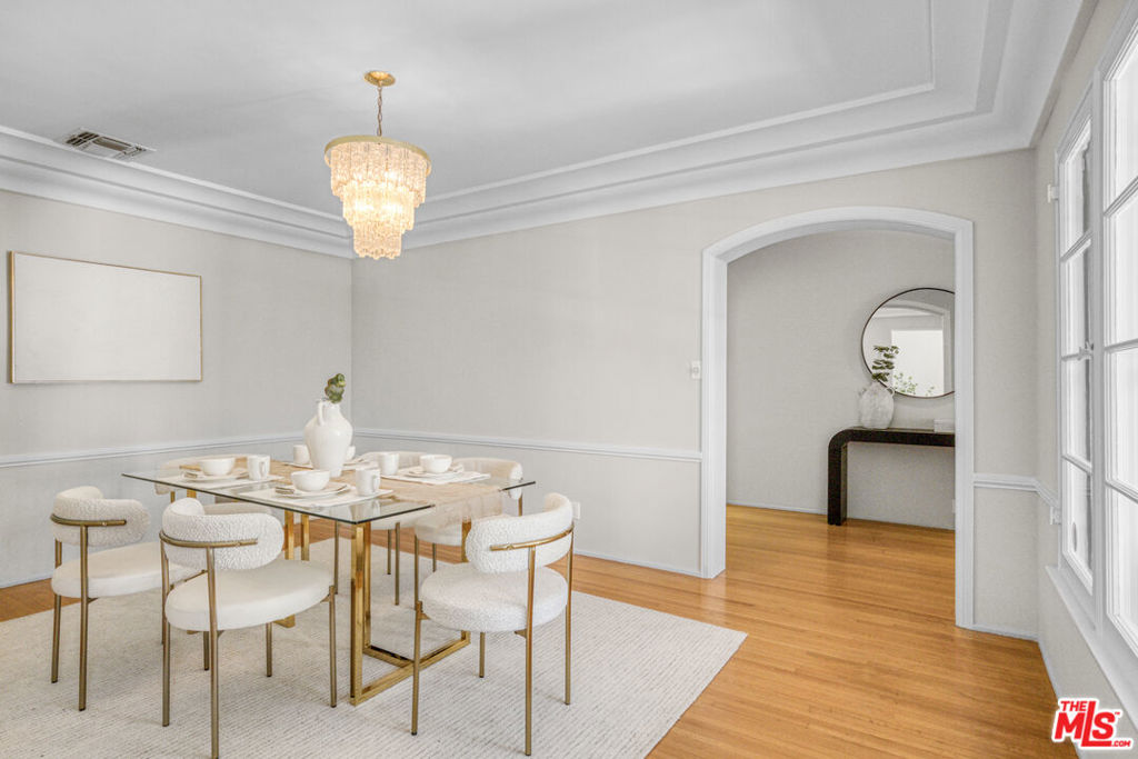 Properties 3 437 S Doheny Drive