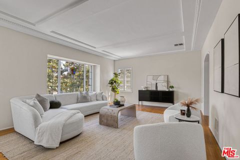 Photo of 437 S Doheny Drive, Beverly Hills, CA 90211 (MLS # 25613311) Photo of 437 S Doheny Drive, Beverly Hills, CA 90211 (MLS # 25613311)