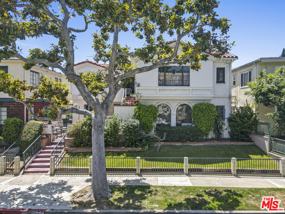 Properties 2 437 S Doheny Drive