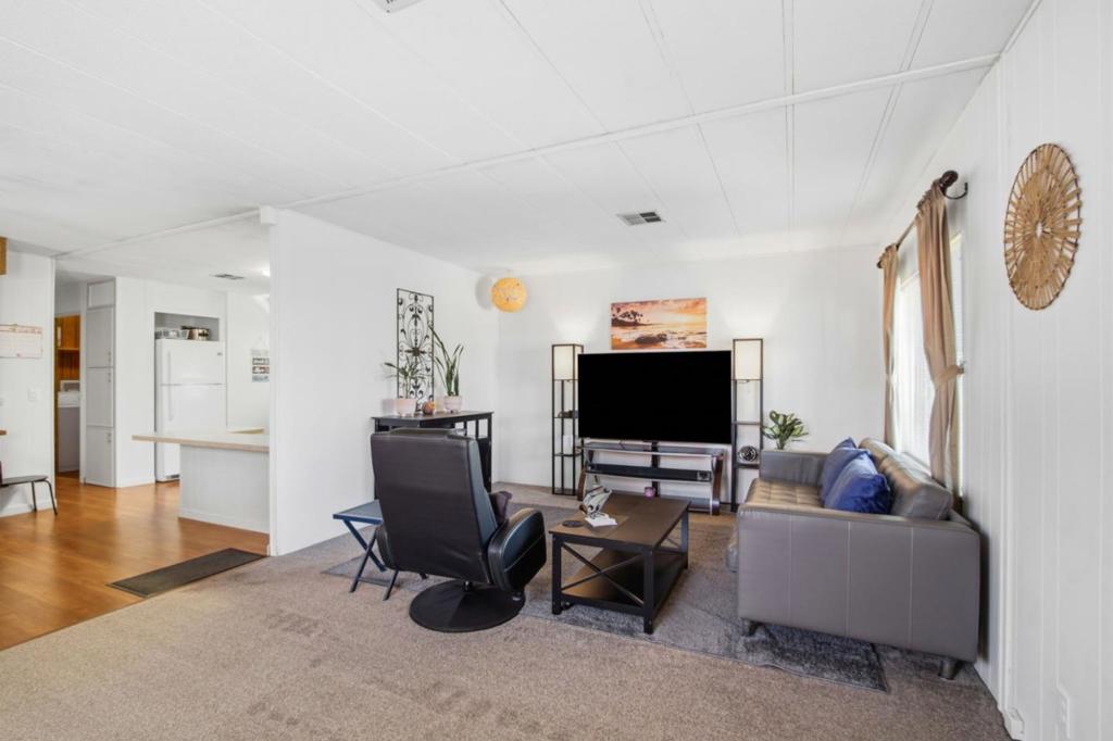 1111 Morse Avenue 68