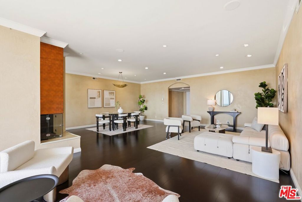 1333 S Beverly Glen Boulevard 902