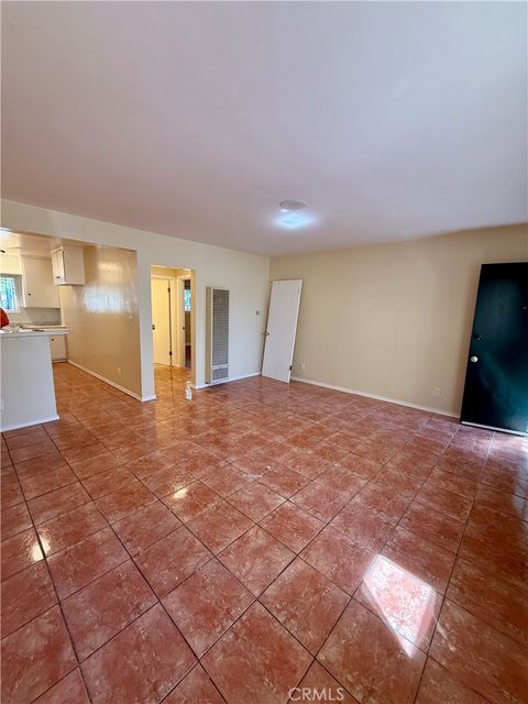 Photo of 1805 S Rimpau Blvd, Los Angeles, CA 90019 (MLS # SR25221720)