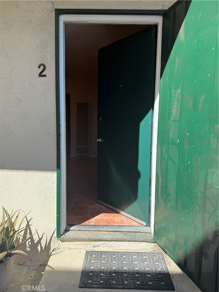 Welcome to your new home at 1805 S Rimpau Blvd #2, a beautifully updated 1-bedroom, 1-bathroom unit located in the heart of Los Angeles. This residence combines comfort, security, and convenience with a secured gated entrance and gated parking, giving you peace of mind and ease of access every day.
Step inside to find a freshly rehabbed interior, thoughtfully updated for modern living. The kitchen features new cabinets and countertops that provide both style and functionality, while the bathroom has been fully renovated with sleek, contemporary finishes. The unit has also been freshly painted throughout, creating a bright and inviting atmosphere.
Situated near Mid-City, this prime location offers incredible accessibility just 15 minutes from almost anywhere in Los Angeles, including Downtown, the Westside, and major freeways. Whether you’re commuting for work or exploring everything LA has to offer, you’ll love the central convenience.
This well-appointed unit is perfect for those seeking a secure, updated, and move-in-ready rental in one of the city’s most connected neighborhoods. Don’t miss out on this rare opportunity to enjoy a stylish home in a prime location.