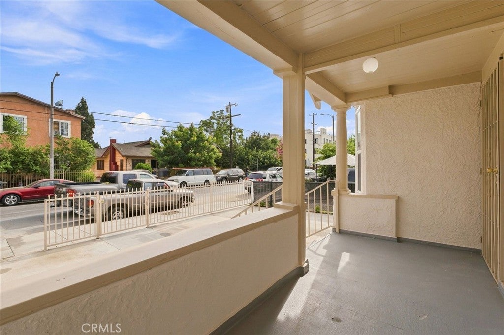 1223 E 35th