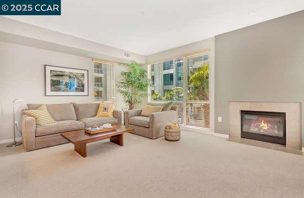 DOWNTOREEK - Residential Lease