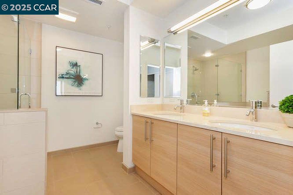 DOWNTOREEK - Residential Lease