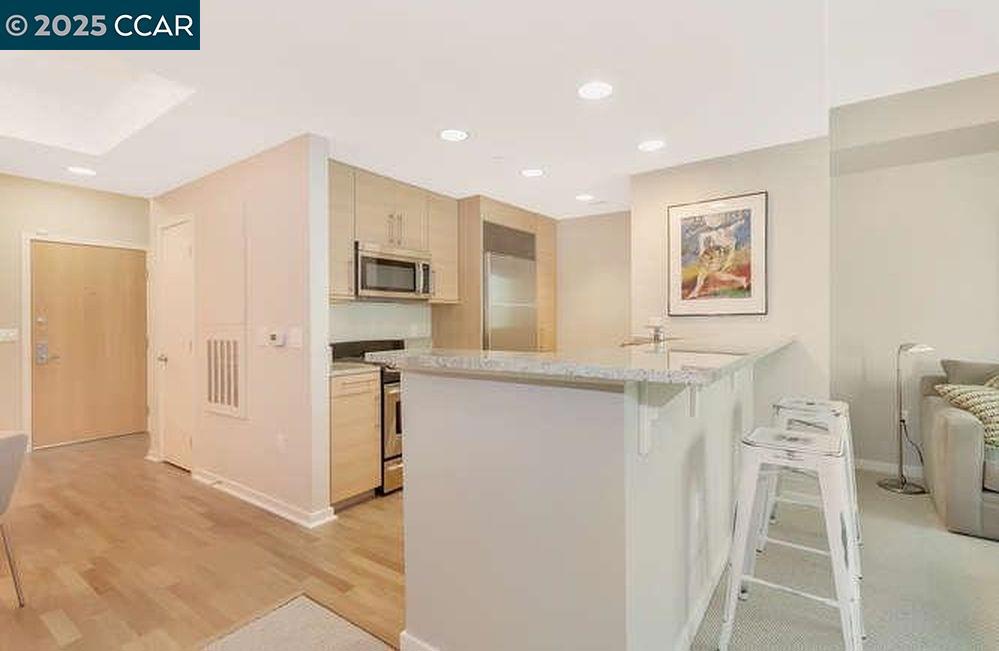 DOWNTOREEK - Residential Lease