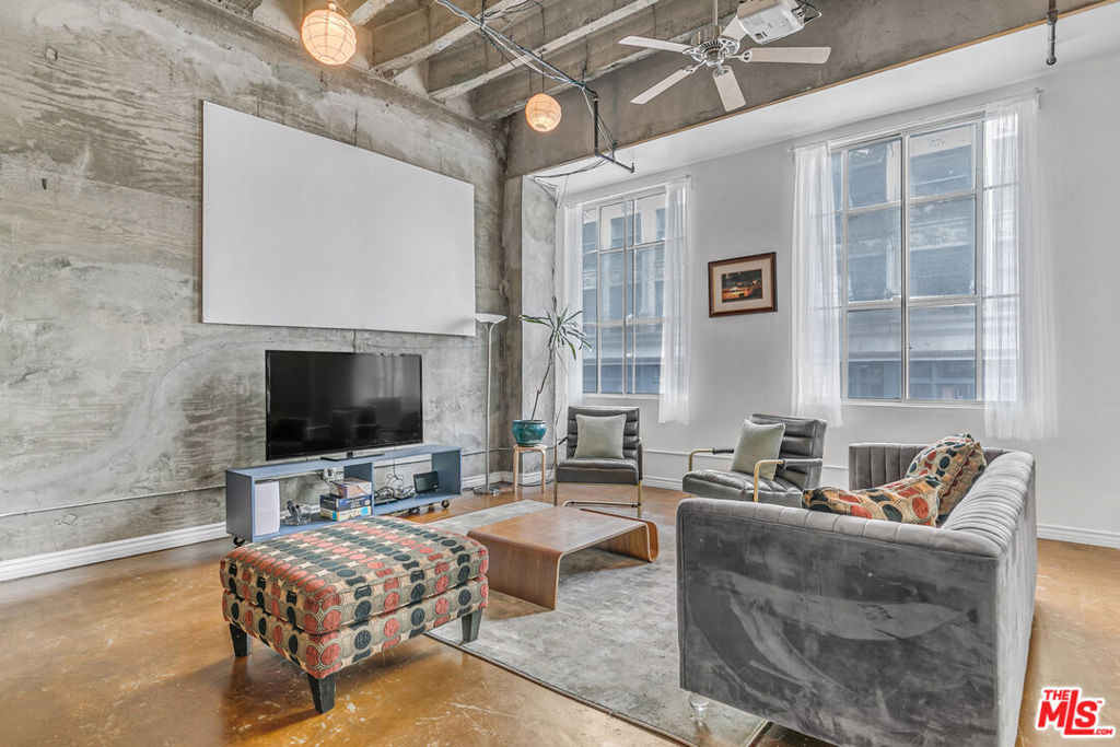 312 W 5th Street 218