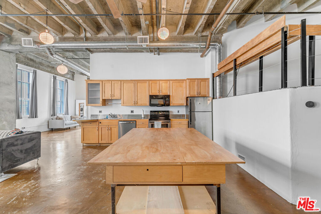 312 W 5th Street 218