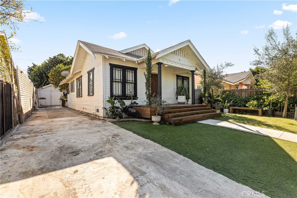 1218 W 69th