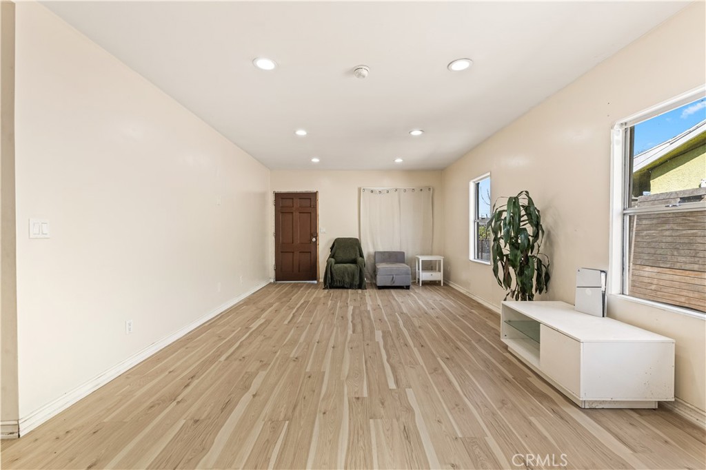 1218 W 69th