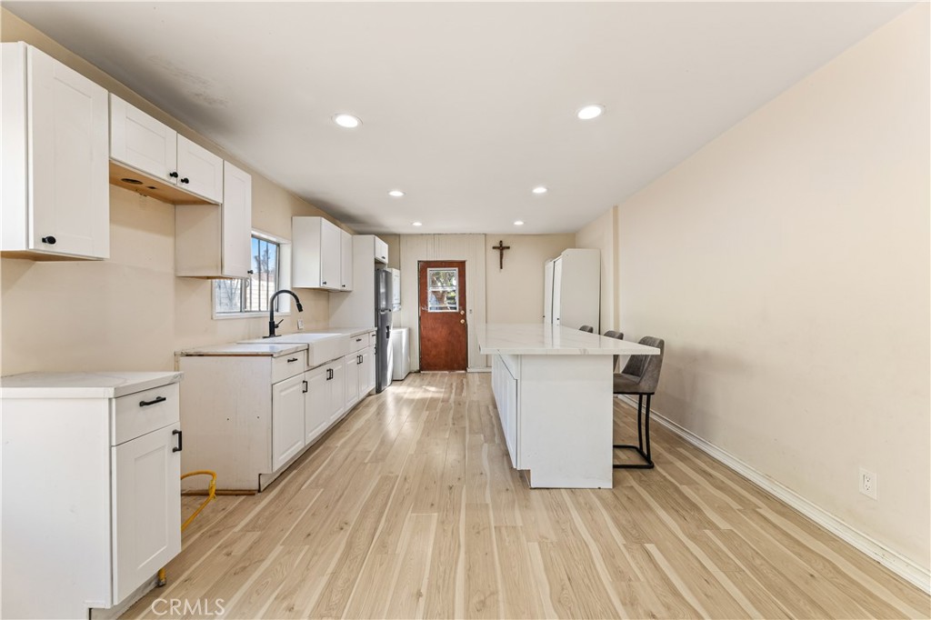 1218 W 69th