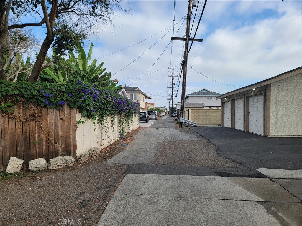 17101 B Lane