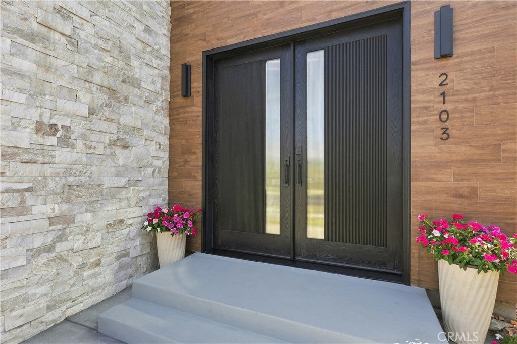 2103 S Ola Vista