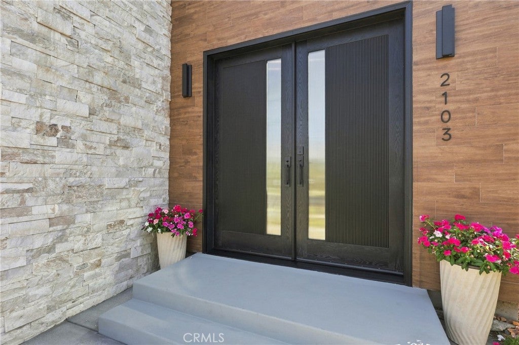 2103 S Ola Vista