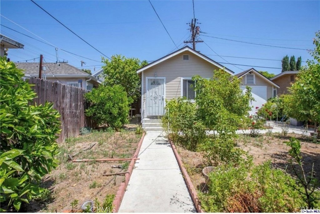 Brand New * Studio * 400sqft * Open Concept * Bright * Laminate Floors * Wall A/C & Heat * Refrigerator & Range Included * Water Included * Shared Laundry * Street Parking * No Pets