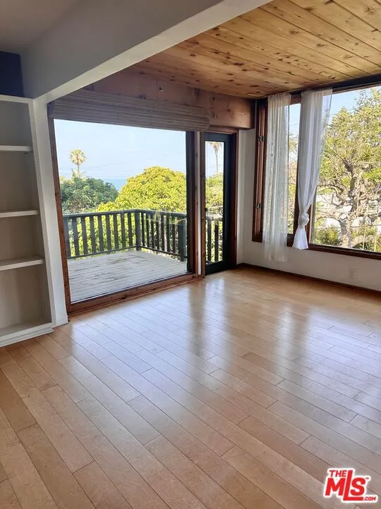 Santa Monica, California 90402, United States, 1 Bedroom Bedrooms, ,1 BathroomBathrooms,Residential,Active,180420