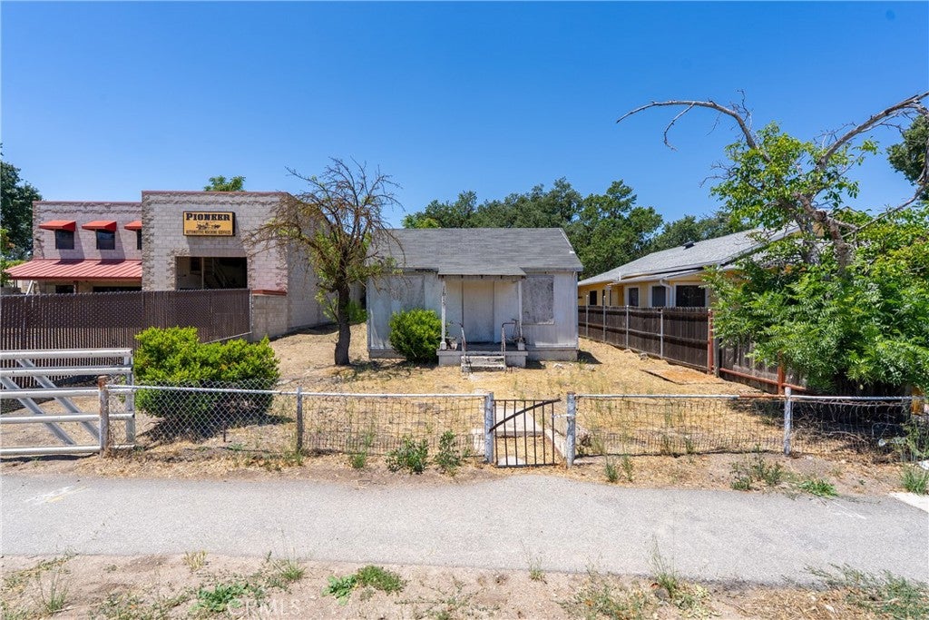 1615 Riverside