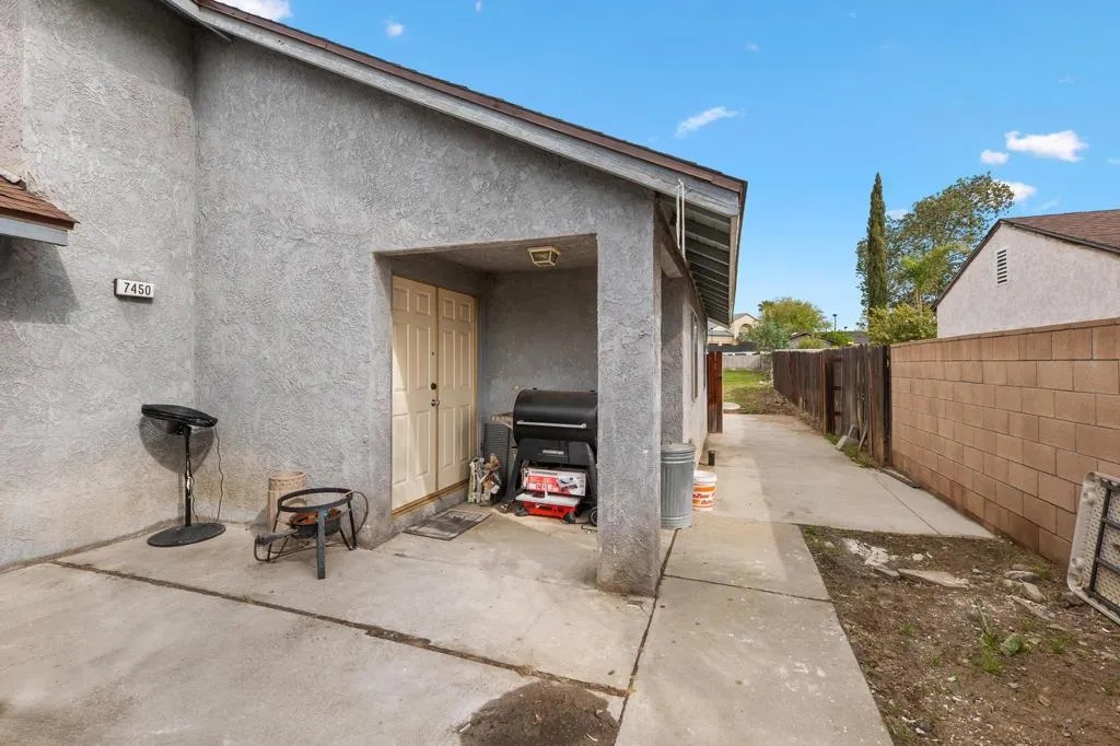 Fontana, California 92336, United States, 3 Bedrooms Bedrooms, ,2 BathroomsBathrooms,Residential,Active,88935