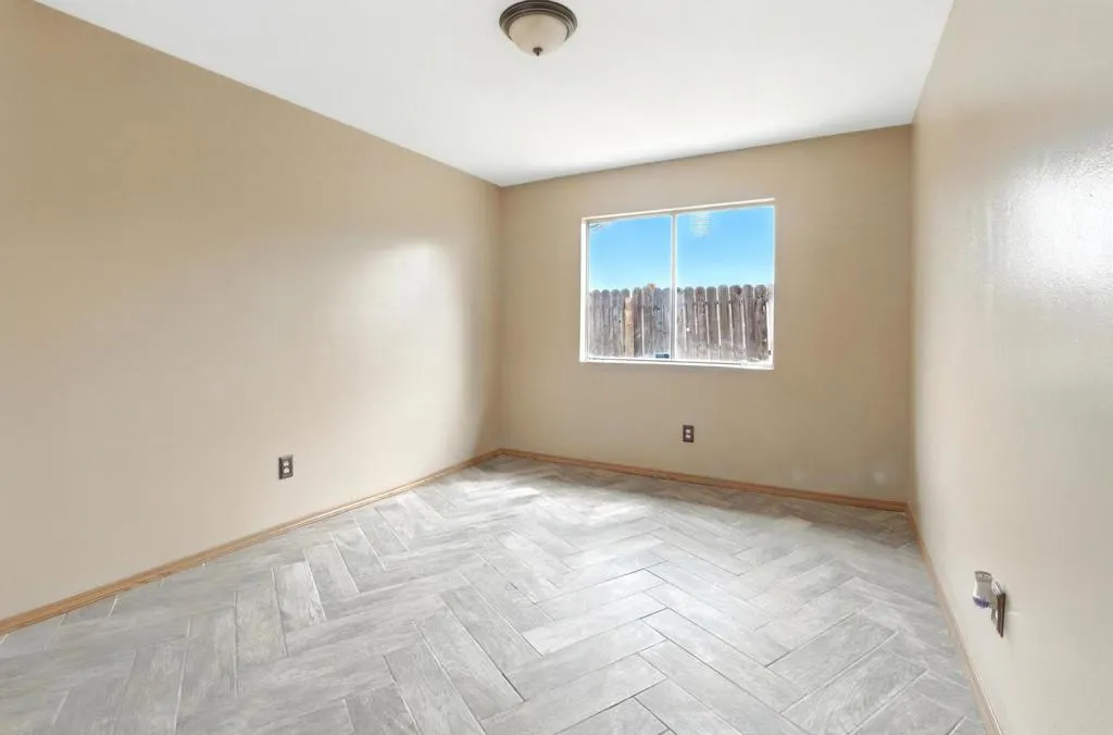 Fontana, California 92336, United States, 3 Bedrooms Bedrooms, ,2 BathroomsBathrooms,Residential,Active,88935