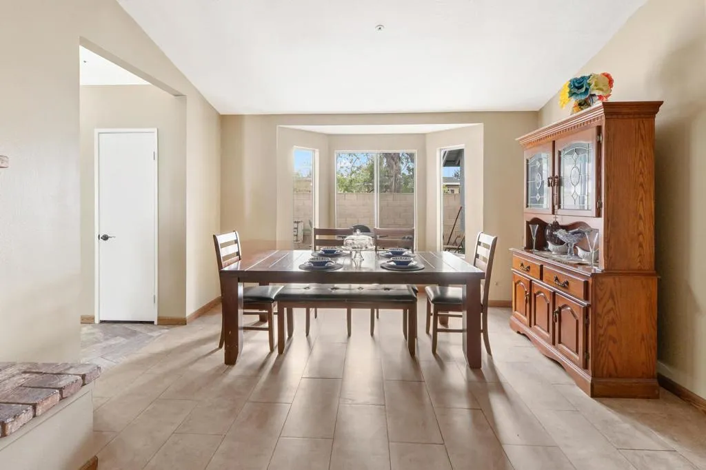 Fontana, California 92336, United States, 3 Bedrooms Bedrooms, ,2 BathroomsBathrooms,Residential,Active,88935