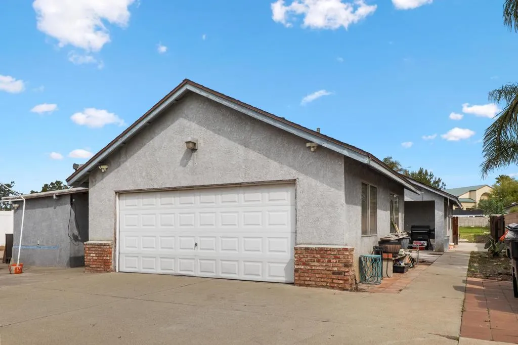 Fontana, California 92336, United States, 3 Bedrooms Bedrooms, ,2 BathroomsBathrooms,Residential,Active,88935