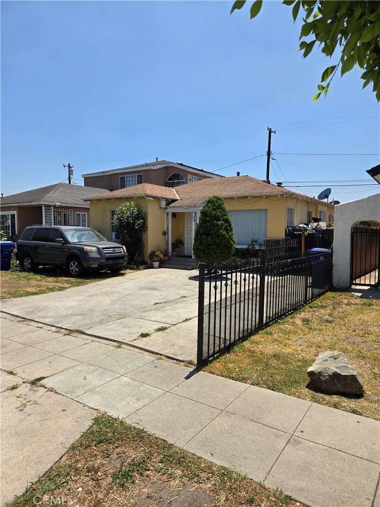 Welcome to 722 East 92nd Street. This home is a 2 bedroom and 1 baths, located in a great neighborhood, close to schools, shopping. This property is priced to sell.